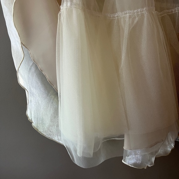 Girls Crème Lace and Tulle Dress - Picture 9 of 9